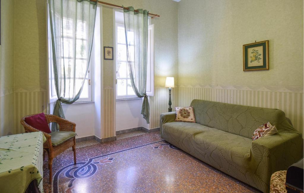 Posedenie v ubytovaní Stunning Apartment In Roma With Wifi
