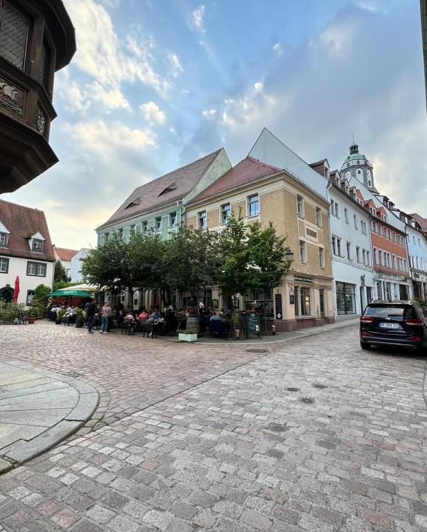 a cobblestone street in a city with buildings at Ferienwohnung Rosso Vino 1 in Meißen