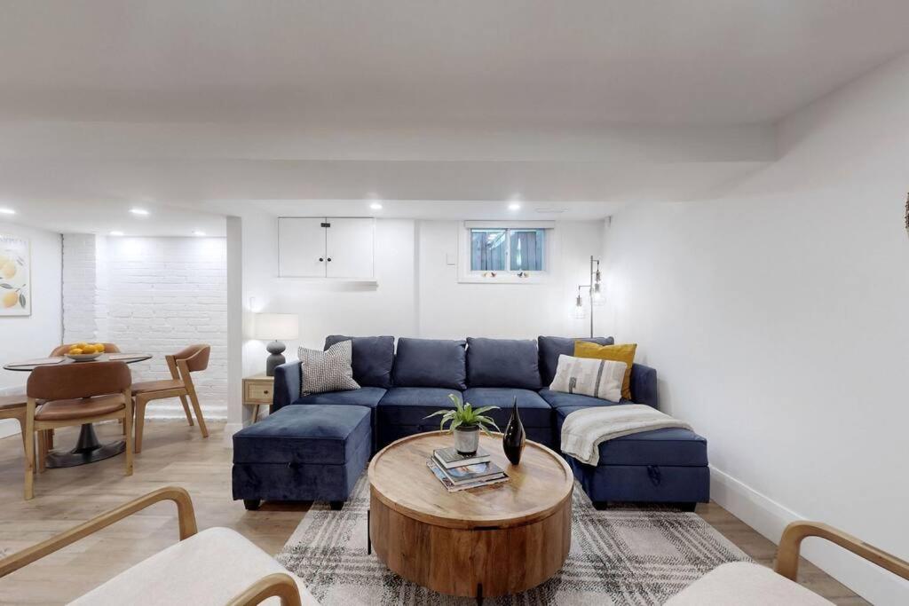 Posezení v ubytování Fresh and Modern Guest Suite