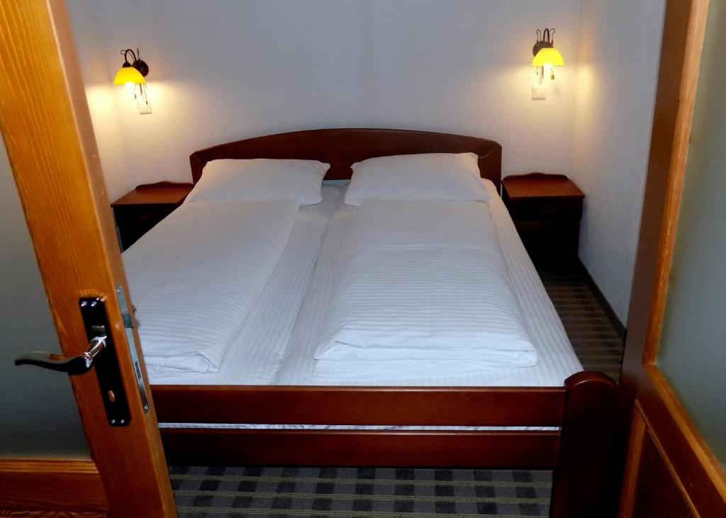 Hotel Knez - Deluxe Queen Room With Two Queen Beds