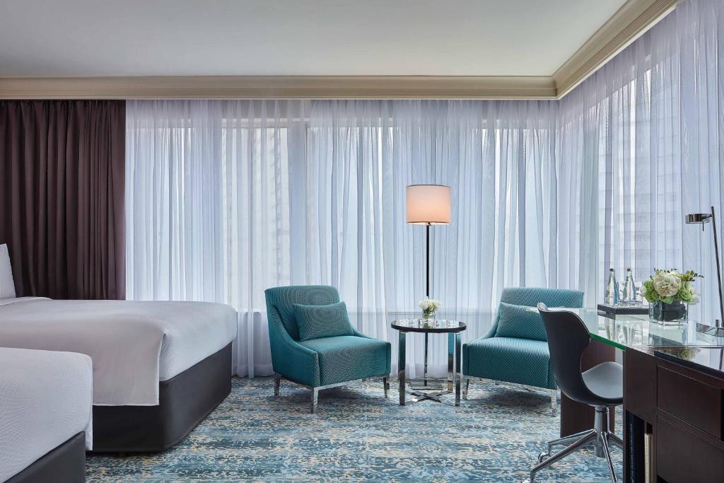 Postel nebo postele na pokoji v ubytování JW Marriott Hotel Hong Kong