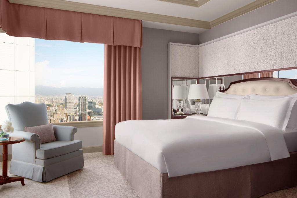 Postel nebo postele na pokoji v ubytování The Ritz-Carlton Osaka