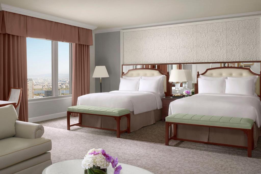 Postel nebo postele na pokoji v ubytování The Ritz-Carlton Osaka