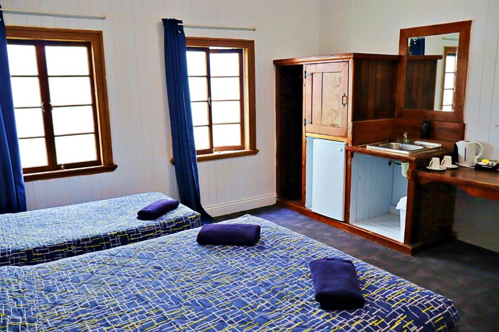 Brisbane Manor - Camera Tripla Base Con Bagno Condiviso