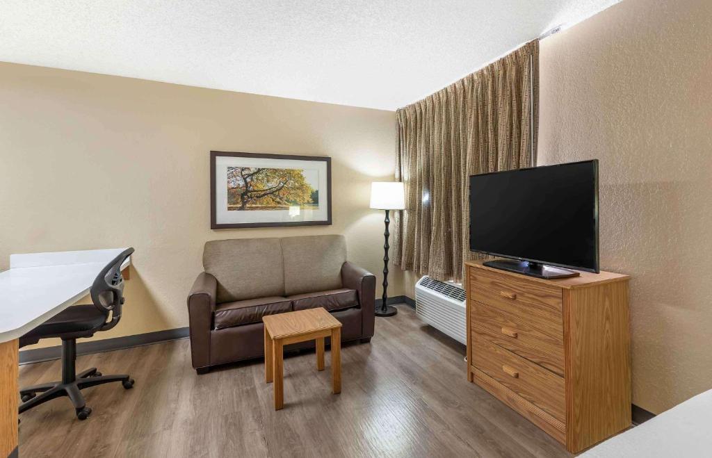 TV a/nebo společenská místnost v ubytování Extended Stay America Suites - Phoenix - Airport - Tempe
