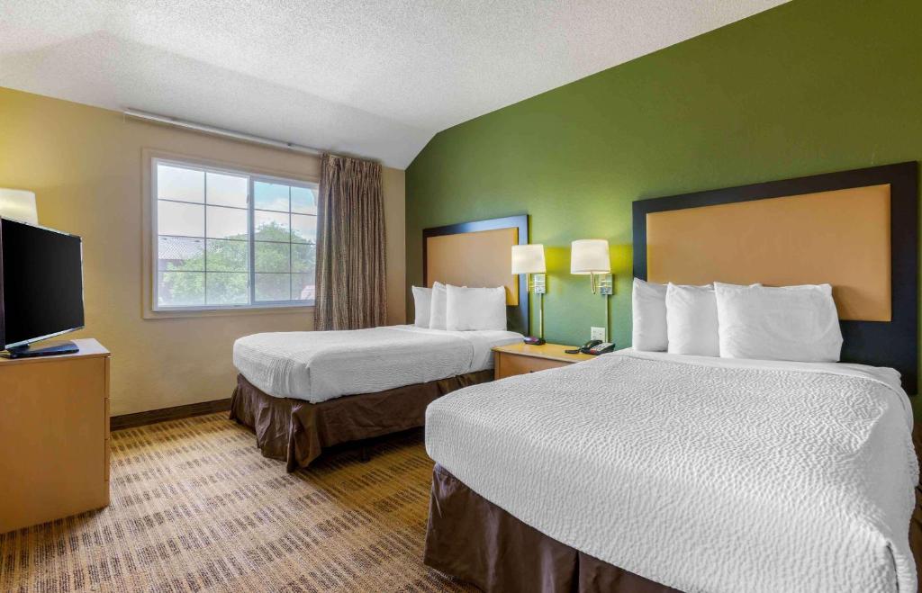 Postel nebo postele na pokoji v ubytování Extended Stay America Suites - Phoenix - Airport - Tempe