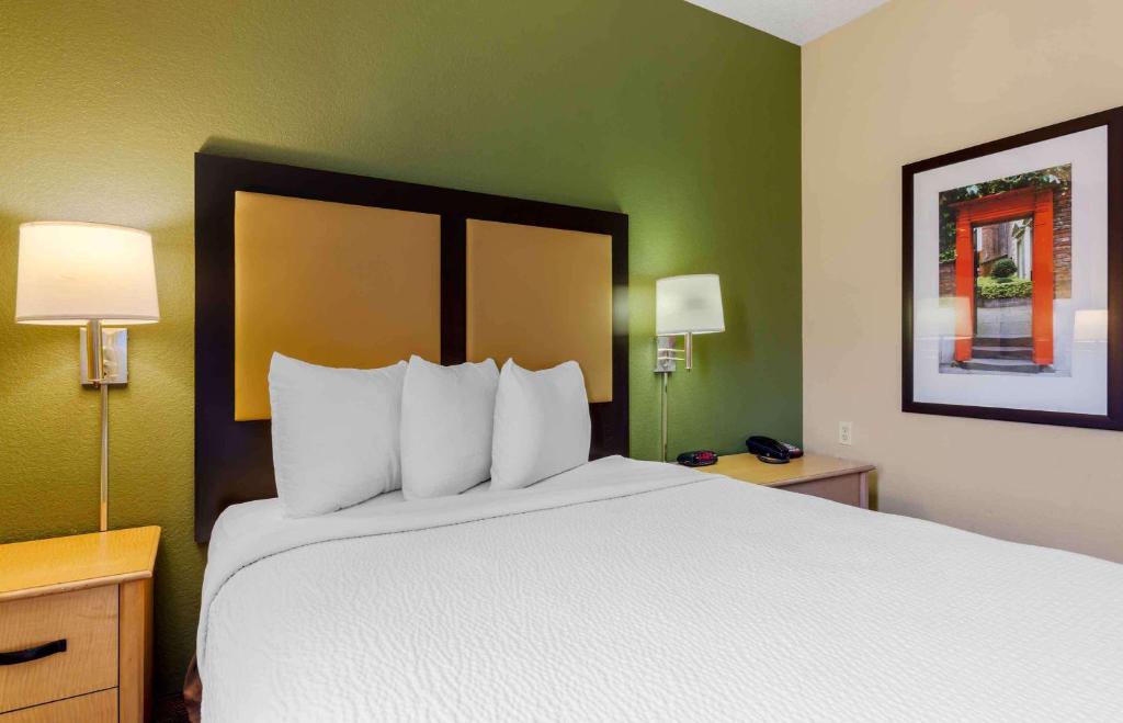 Postel nebo postele na pokoji v ubytování Extended Stay America Suites - Phoenix - Airport - Tempe