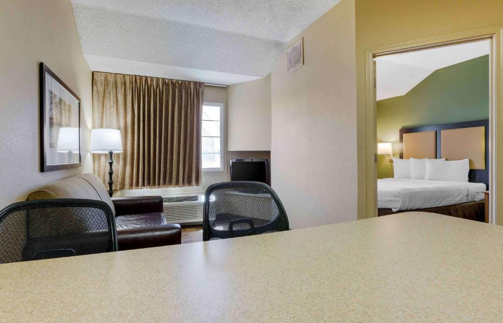 Postel nebo postele na pokoji v ubytování Extended Stay America Suites - Phoenix - Airport - Tempe