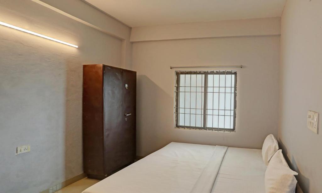 Postel nebo postele na pokoji v ubytování Hotel Sambodhi Palace