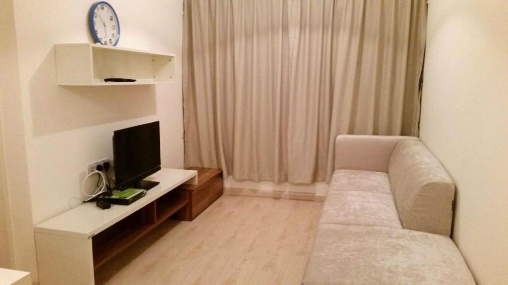 Μια τηλεόραση ή/και κέντρο ψυχαγωγίας στο Quin Homestay UUC
