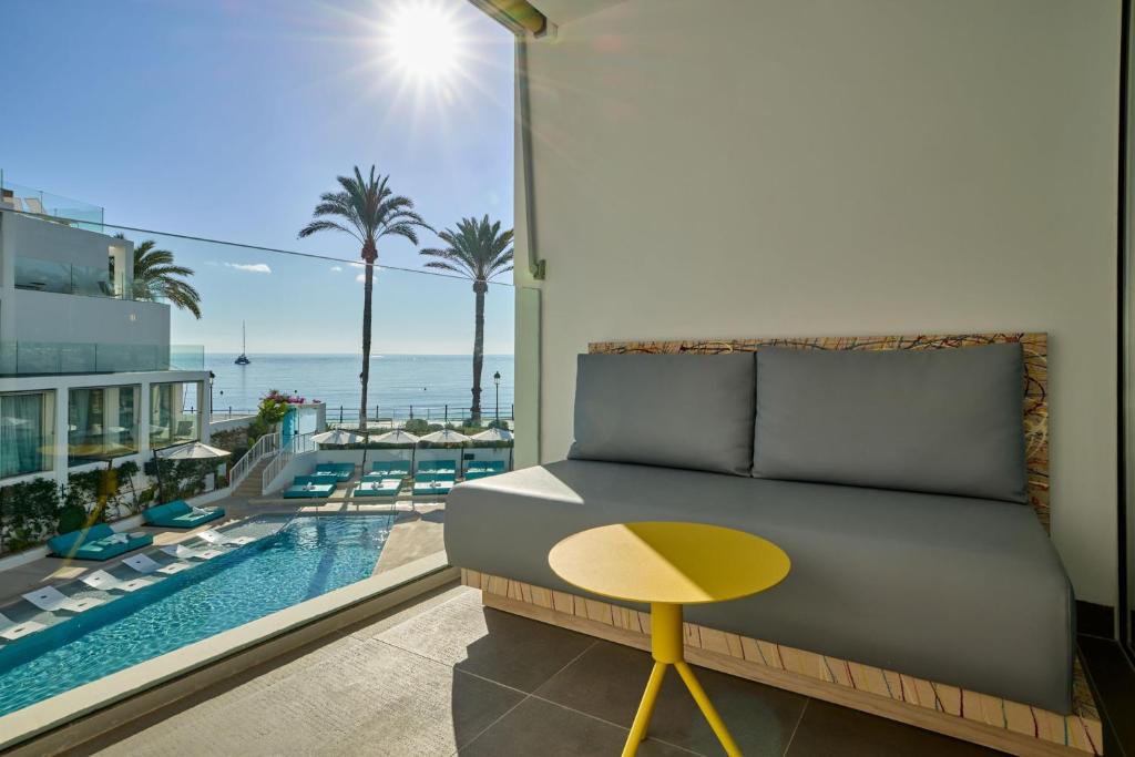 W Ibiza - Fabulosa Sala De Rey Con Vista Al Mar Y Balcón