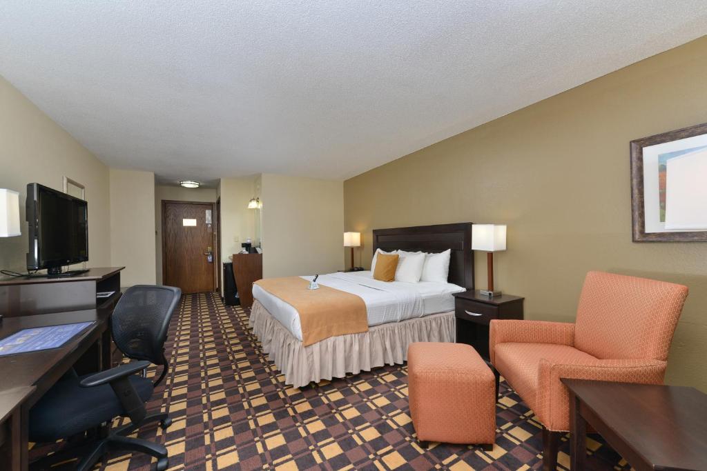 AmericInn by Wyndham La Crosse Riverfront Conference Center - King Room - Non-Smoking