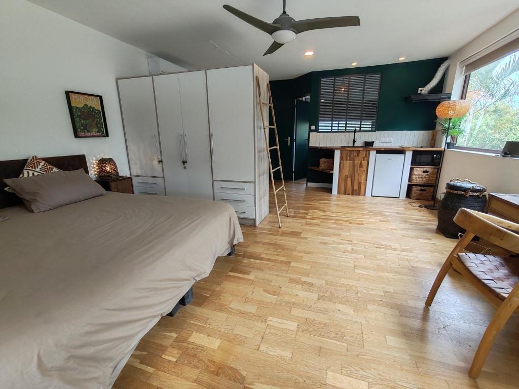Postel nebo postele na pokoji v ubytování COLIVER - COLIVING A LA RÉUNION