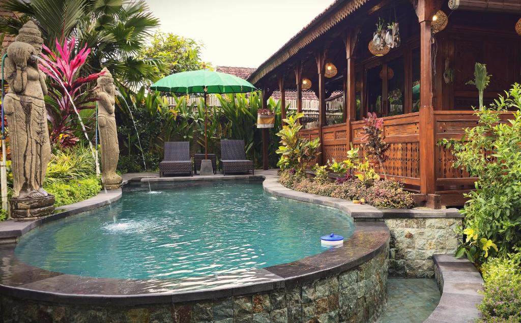 สระว่ายน้ำที่อยู่ใกล้ ๆ หรือใน Nandimas Ubud Villa #2