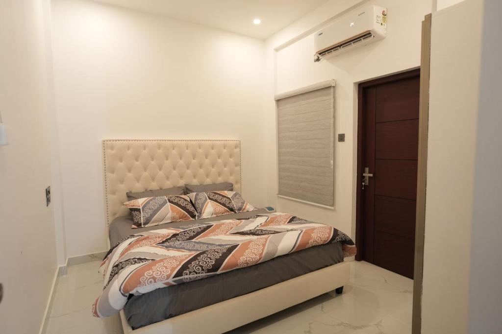 Postel nebo postele na pokoji v ubytování Rivera Residency Trivandrum