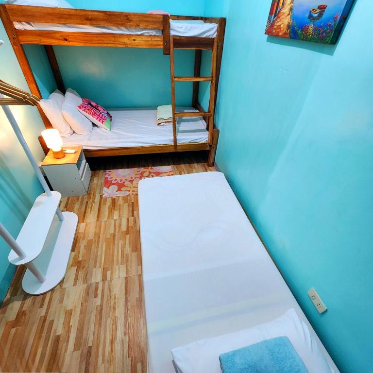 Postel nebo postele na pokoji v ubytování Demit Apartment -2br near airport- 4
