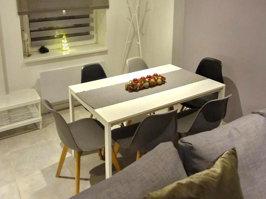 Entire house with arcade machine in a private backyard, 3 bedrooms, 1 bathroom, 1 leaving room with convertible sofa and open kitchen – photo 12