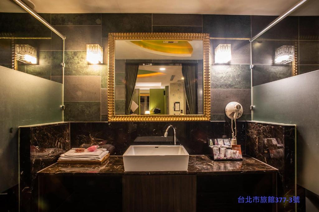 Koupelna v ubytování 探索汽車旅館 延平館 台北市旅館377-3號