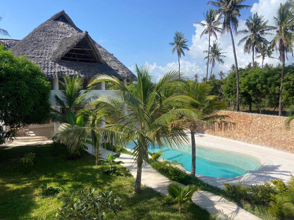 Bazén v ubytování Blue Diamond Villa Watamu nebo v jeho okolí