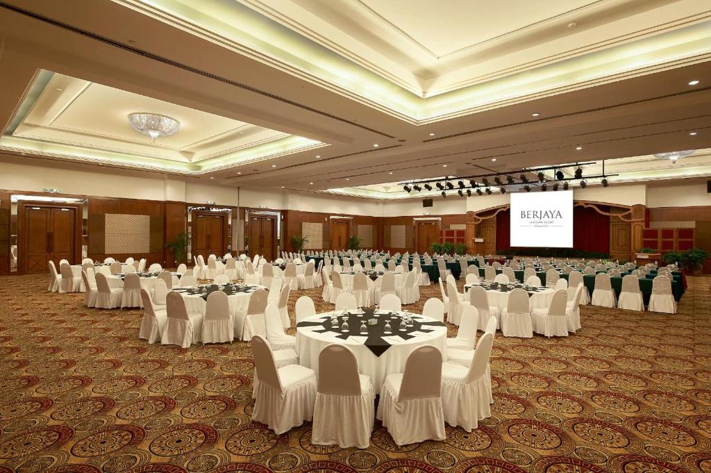 Restaurace v ubytování Berjaya Langkawi Resort