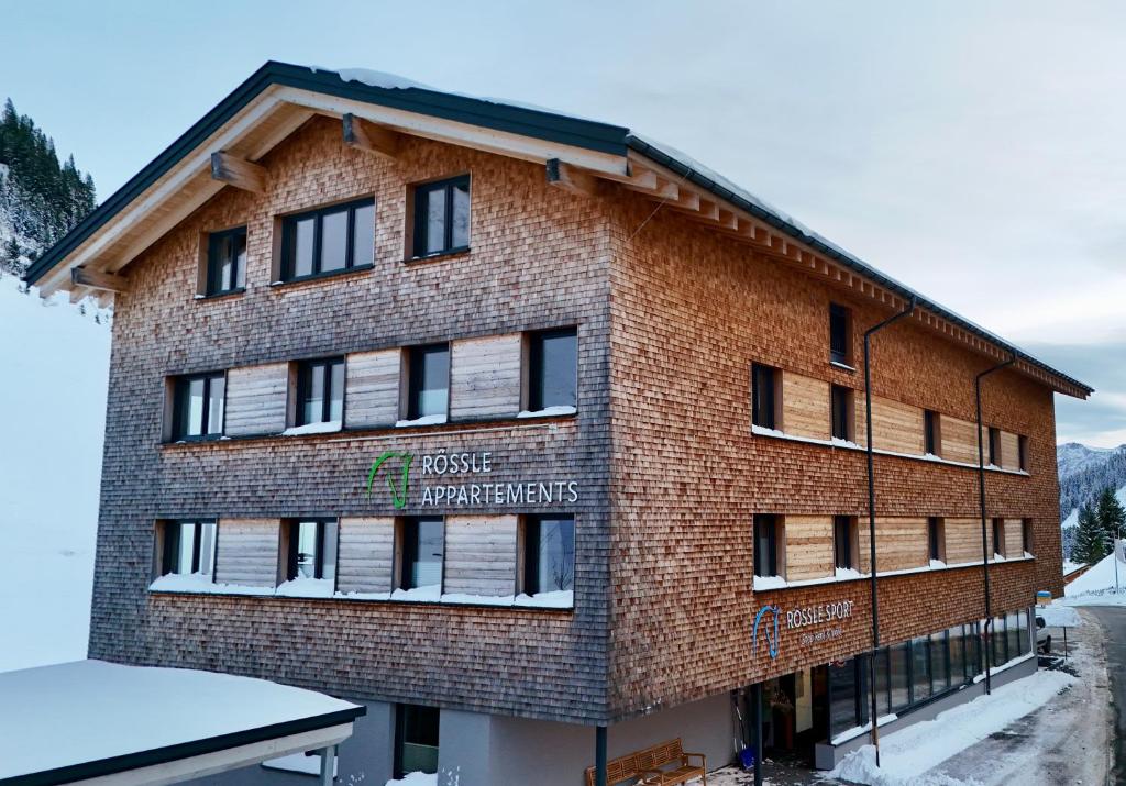 Budova, kde se aparthotel nachází