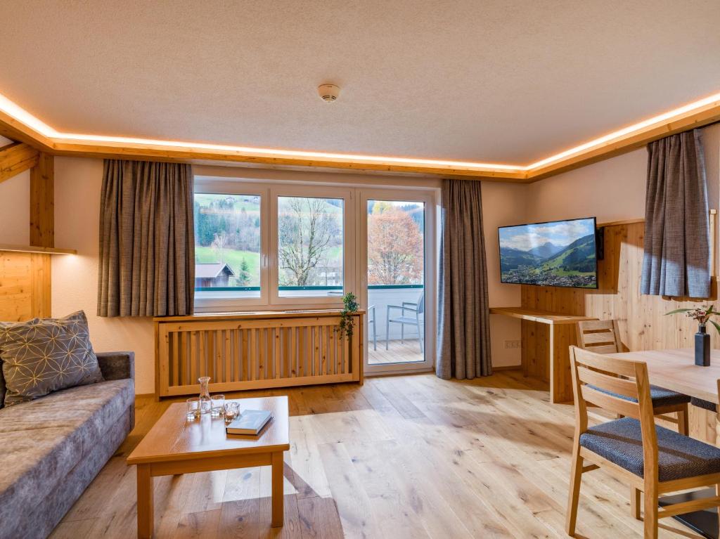 Posezení v ubytování Almhof Kitzlodge - Alpine Lifestyle Hotel