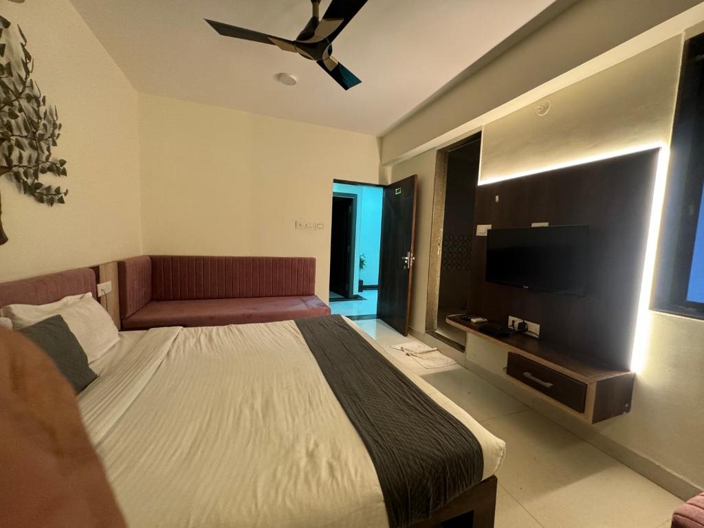 The Tripti Hotel & Banquets - 豪华双人或双胞胎房间