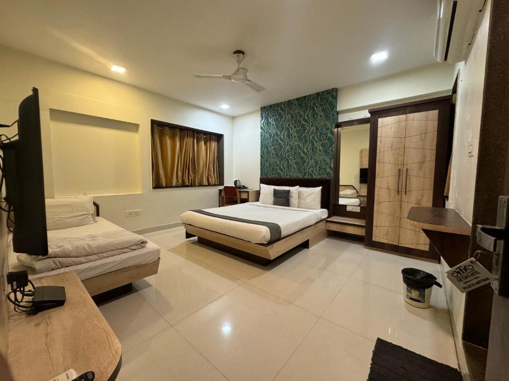 The Tripti Hotel & Banquets - 豪华家庭房