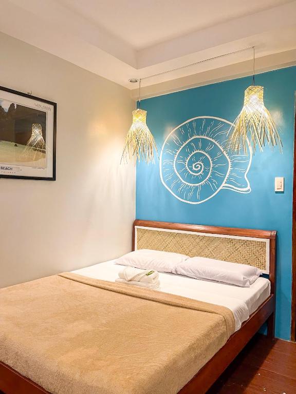 Postel nebo postele na pokoji v ubytování Amos Portside Inn El Nido