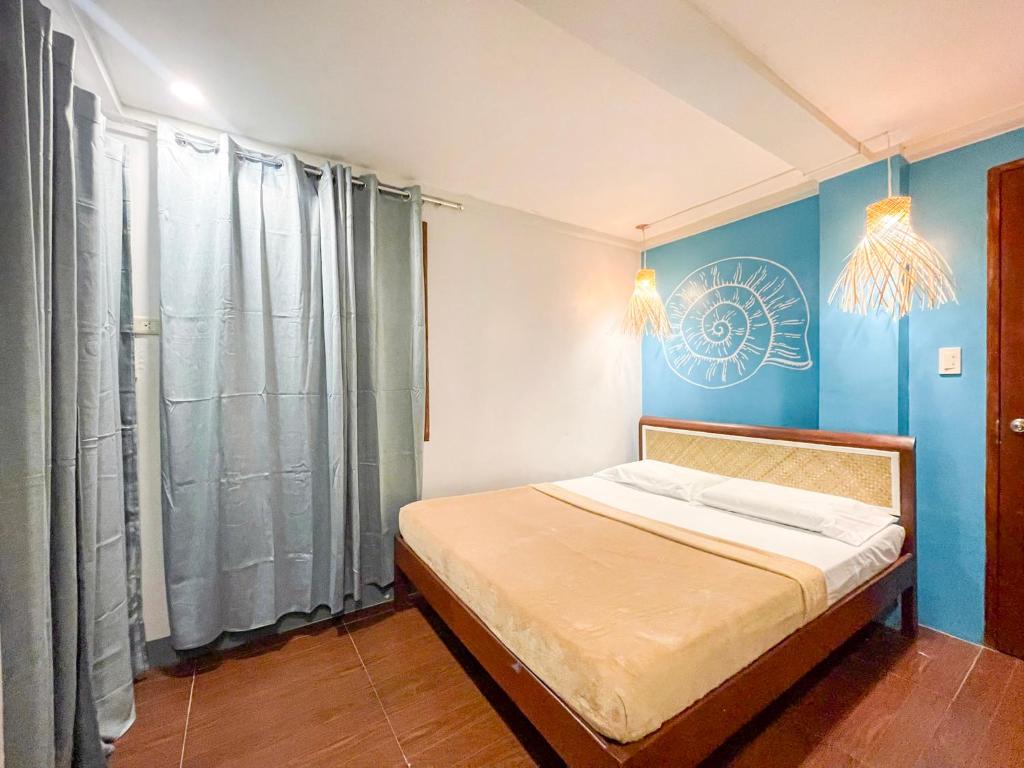 Postel nebo postele na pokoji v ubytování Amos Portside Inn El Nido