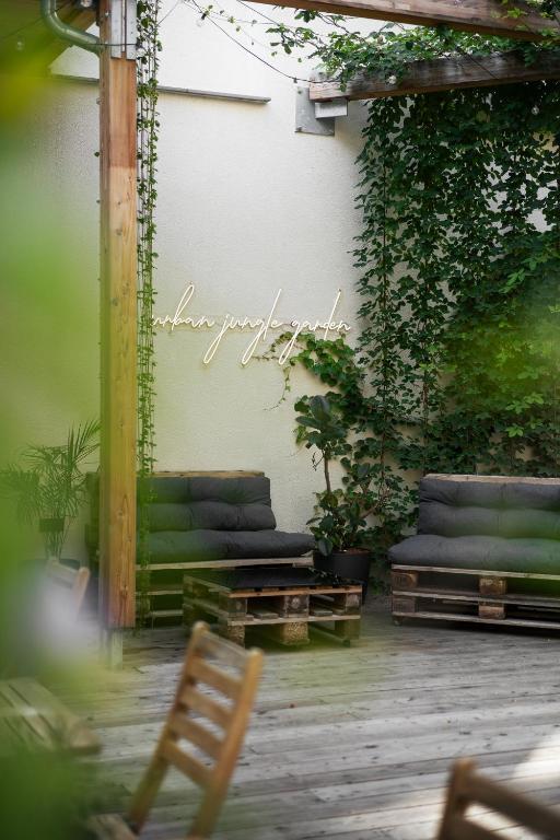 Urban Jungle Apartments - 14