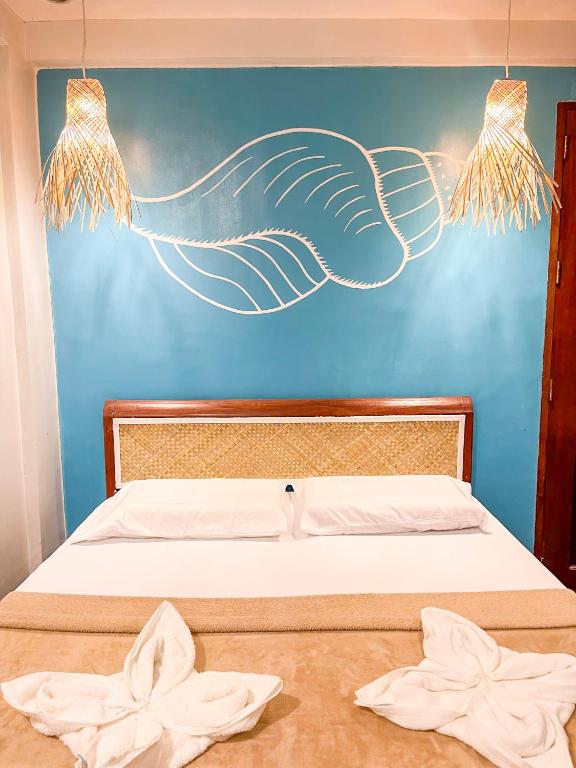 Postel nebo postele na pokoji v ubytování Amos Portside Inn El Nido
