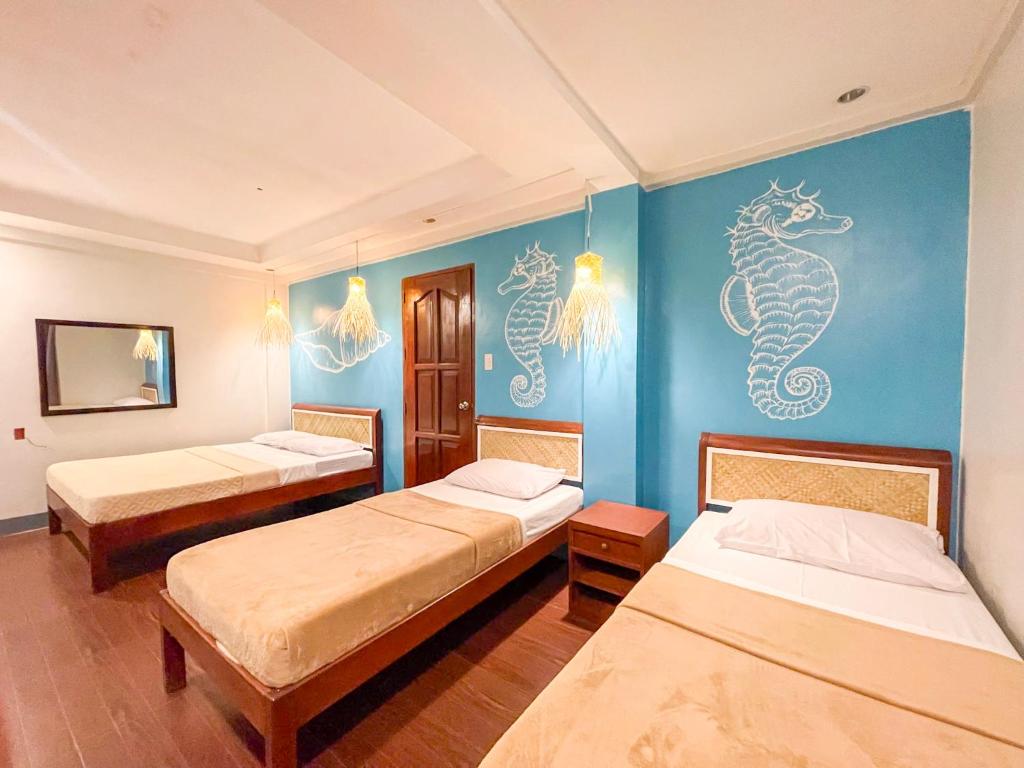 Postel nebo postele na pokoji v ubytování Amos Portside Inn El Nido
