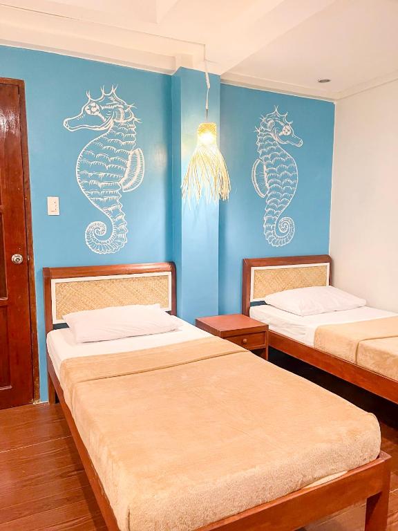 Postel nebo postele na pokoji v ubytování Amos Portside Inn El Nido