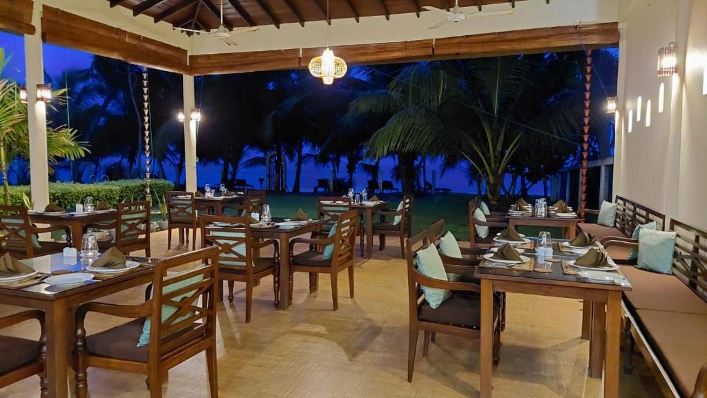 Lanka Beach Boutique Bungalows & Grand Villa - 18