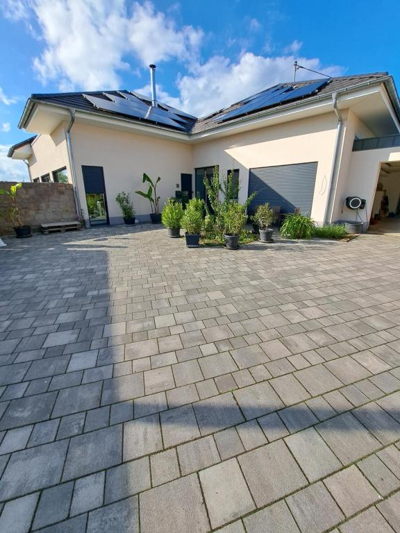KriegsfeldにあるApartment Dianaの煉瓦造りの家