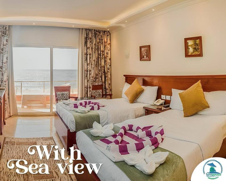 Postel nebo postele na pokoji v ubytování Amwaj Hotel