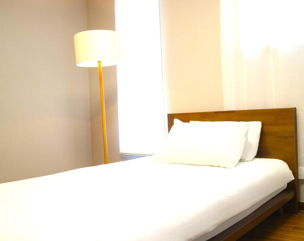 Incheon Airport Guest House King - Single Room With Private Bathroom