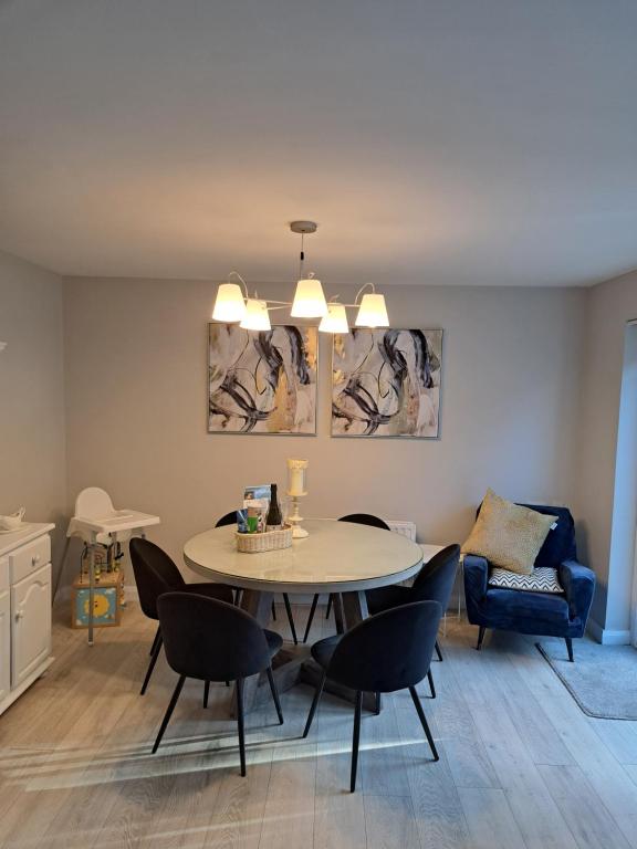 Posezení v ubytování Lochview House - 3 bed