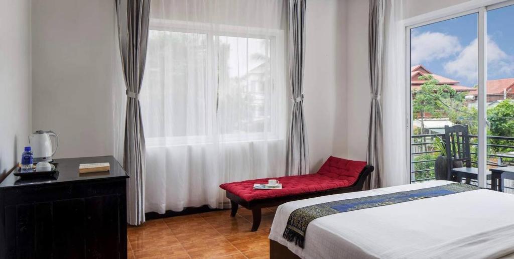 Postel nebo postele na pokoji v ubytování Golden Orchid Angkor
