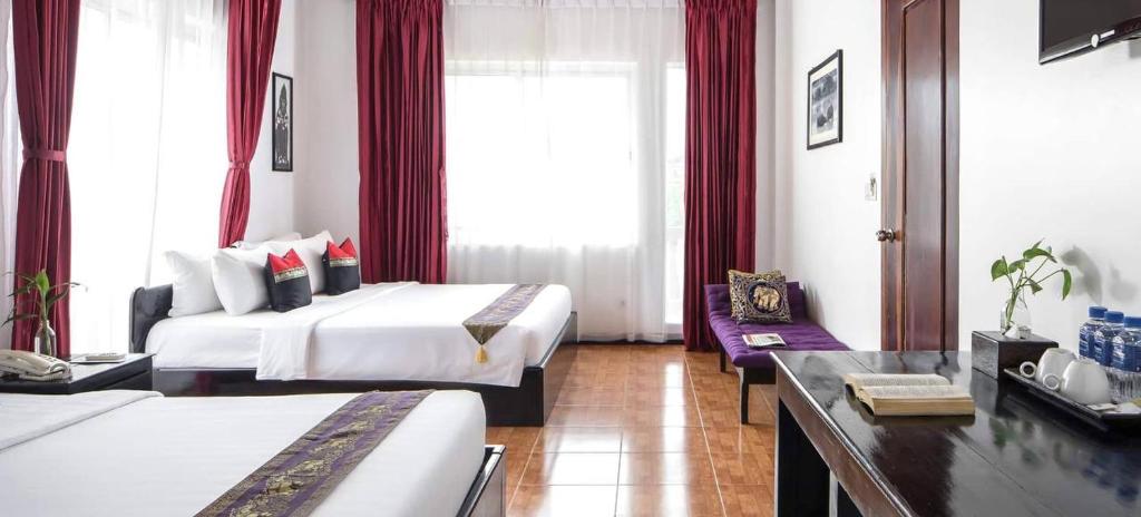 Postel nebo postele na pokoji v ubytování Golden Orchid Angkor
