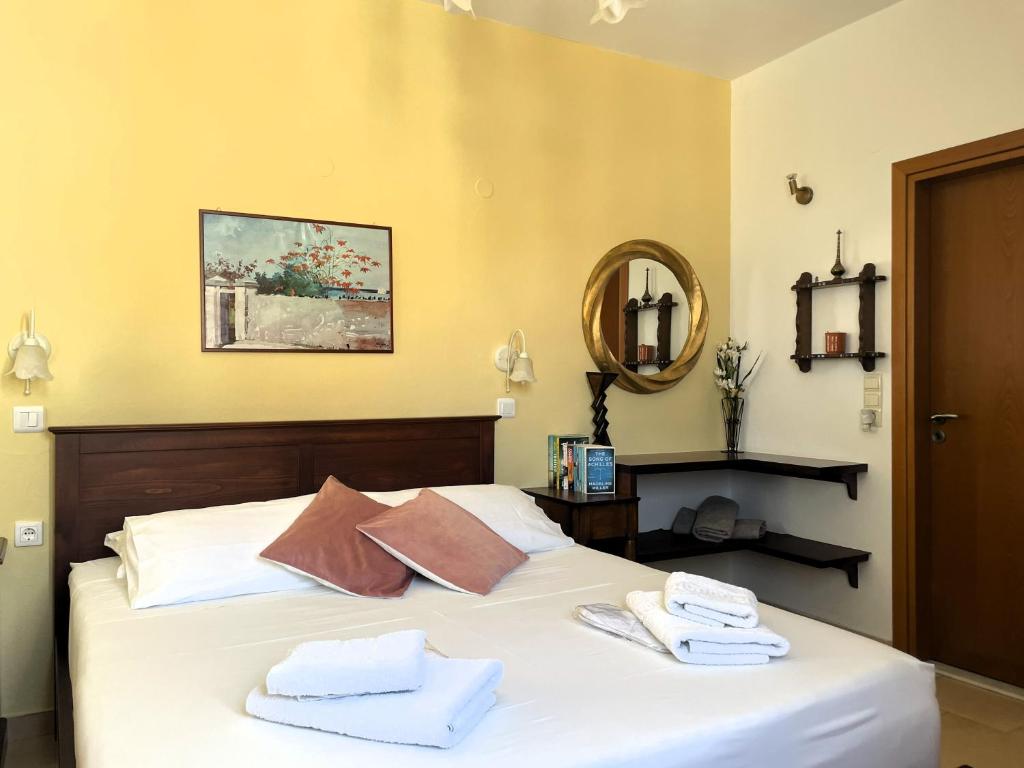 Łóżko lub łóżka w pokoju w obiekcie Nikelen Lindian Exclusive Apartments
