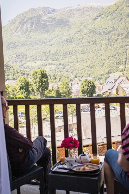Nespecifikovaný výhled na hory nebo výhled na hory při pohledu z hotelu