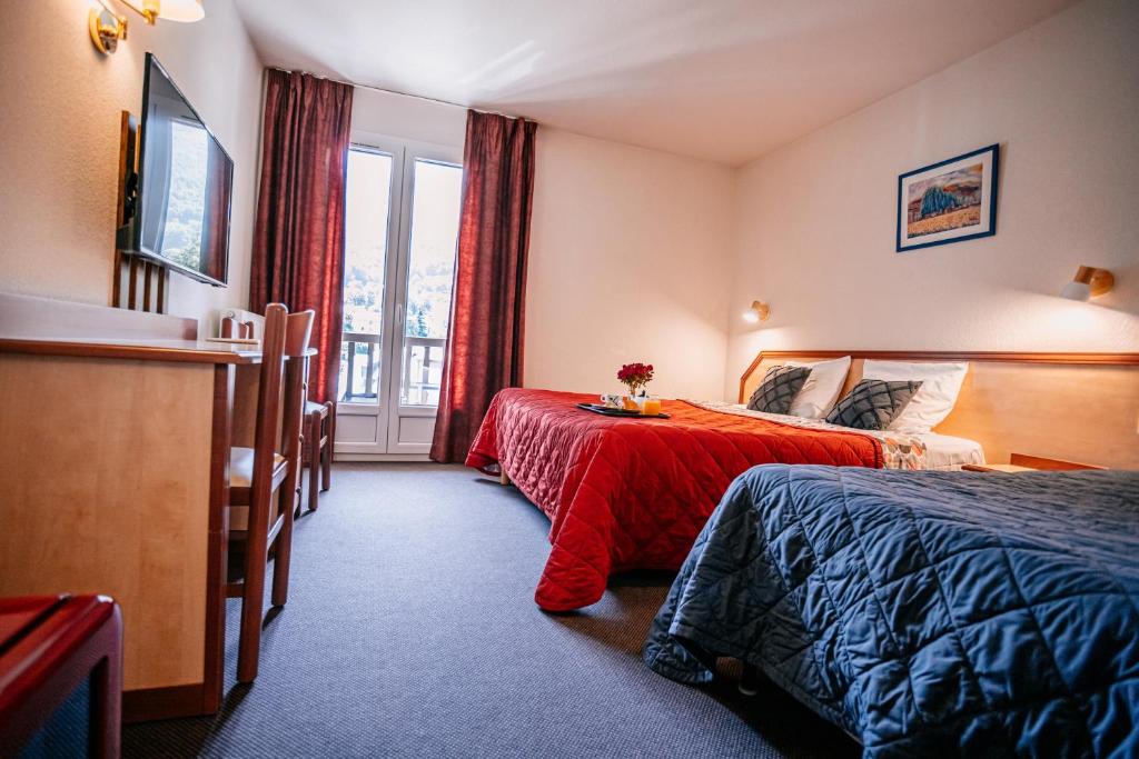Postel nebo postele na pokoji v ubytování Hôtel Le Montaigu