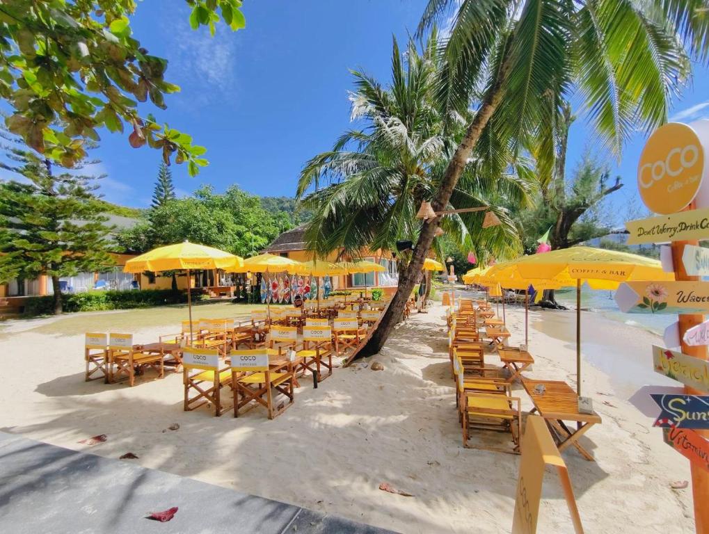 Restaurace v ubytování Coconut Beach Resort, Koh Chang