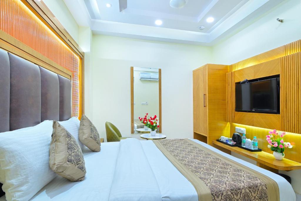 تصویر اتاق‌های Hotel Northern Palace Just - 1 min Connaught place & New Delhi Station - تصویر ۲