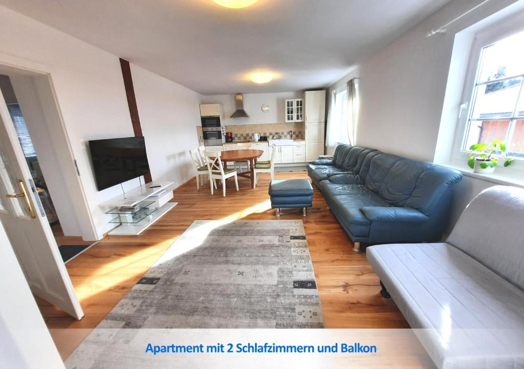 A television and/or entertainment centre at Urlaubsapartment am Silbersee