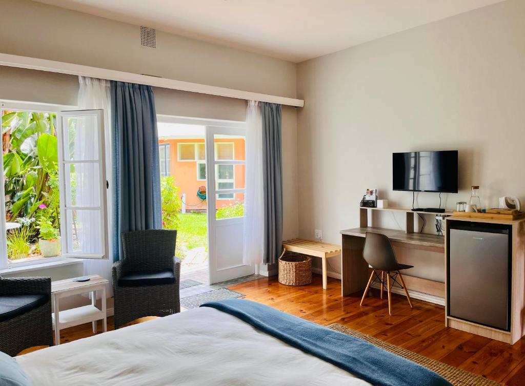 The Secret Garden Guesthouse - Queen Room With Garden View