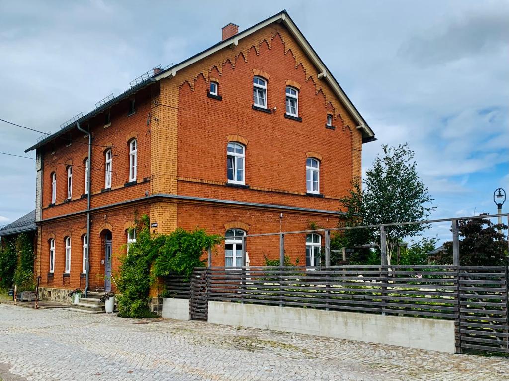 Bahnhof Frauenstein Wartehalle - Housity