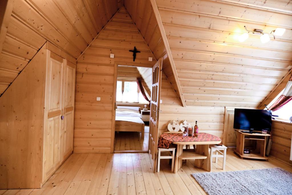 Televízia a/alebo spoločenská miestnosť v ubytovaní Nosalove Apartamenty